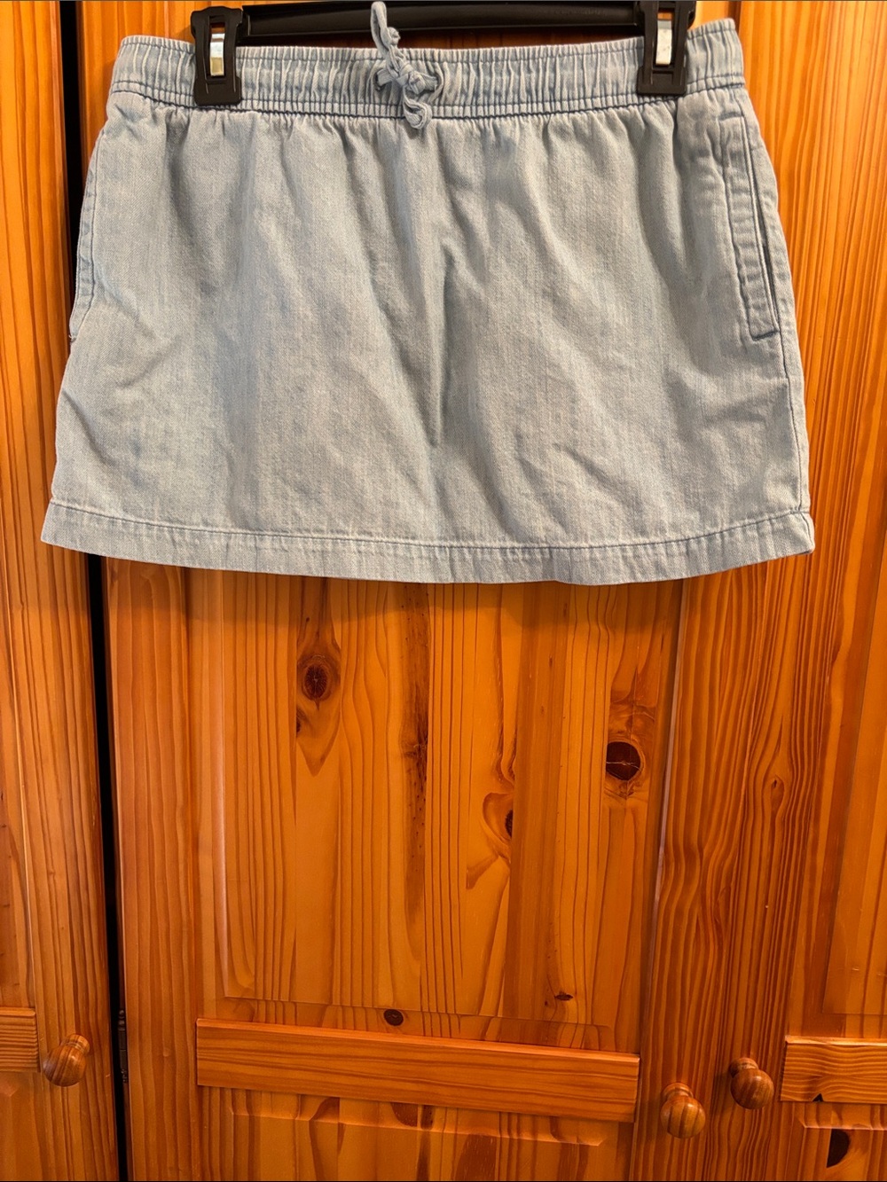 Old Navy Light Blue Denim Drawstring Mini Skirt. Great for beach or city day!!